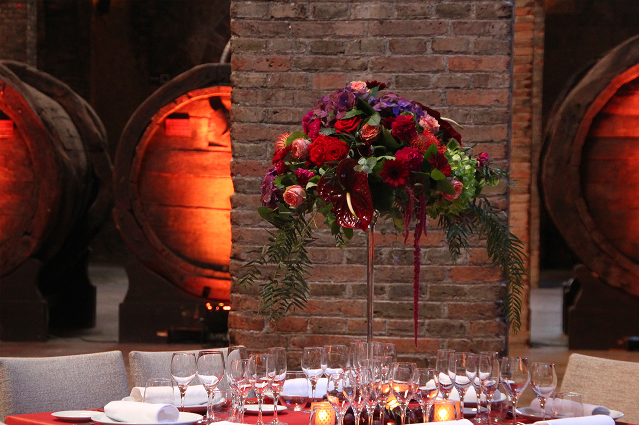 Flores en evento en bodega