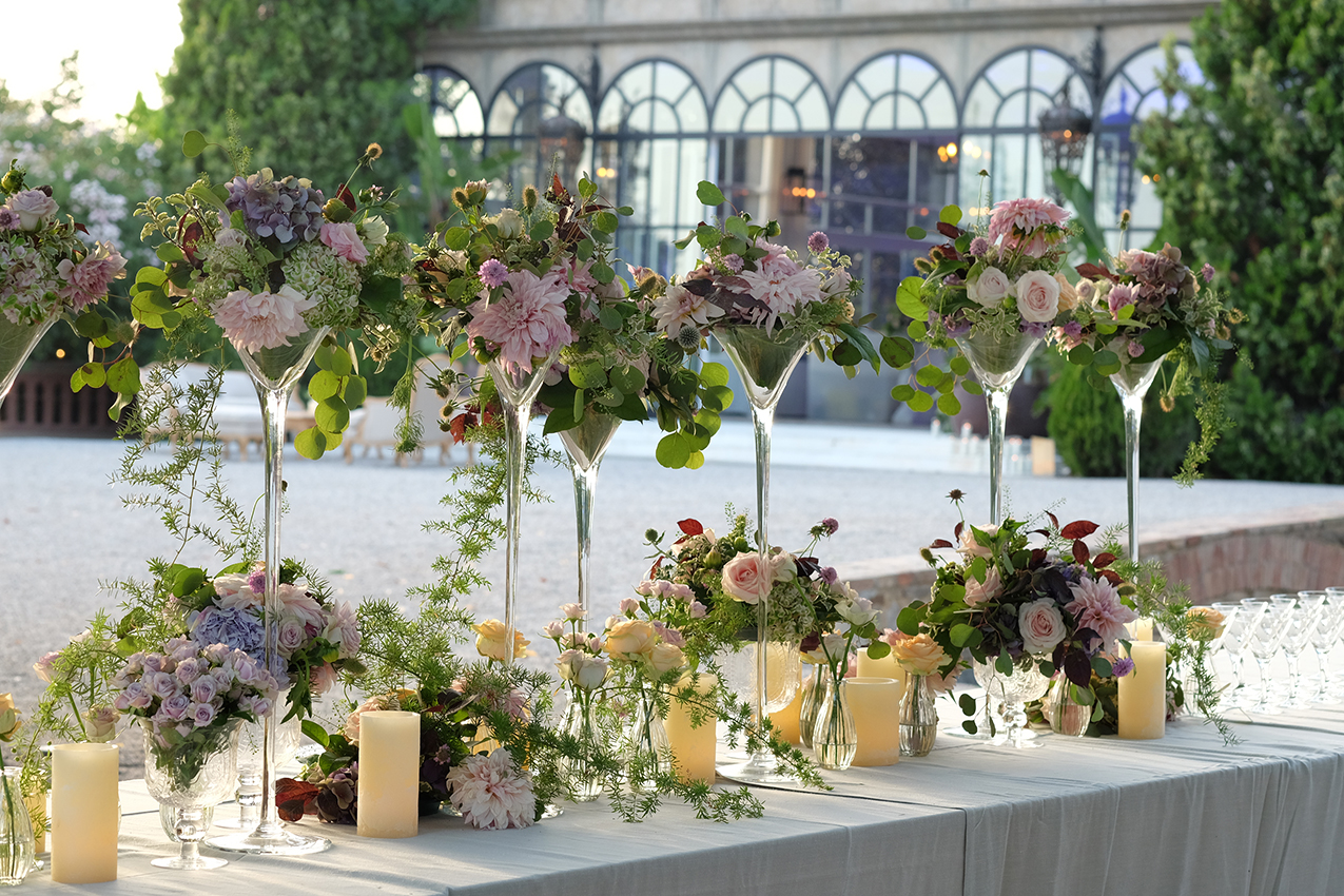 Flores y velas para bodas