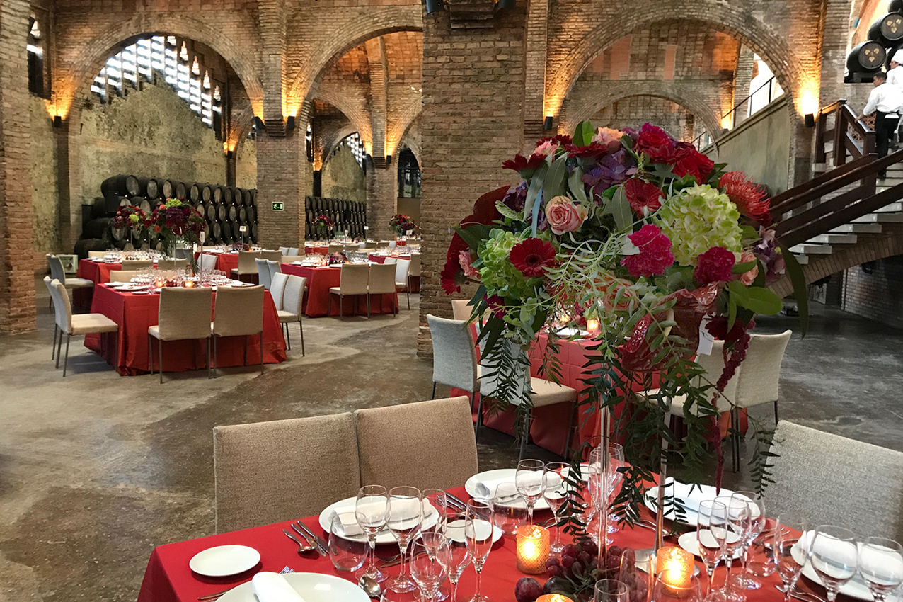 Flores y velas decorativas para evento en Barcelona