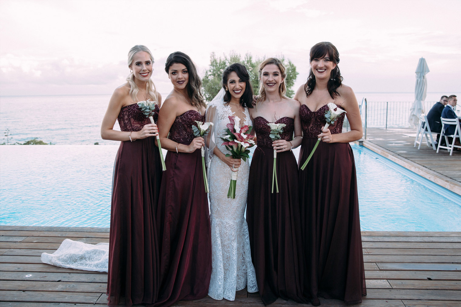 white-red-flowers-wedding