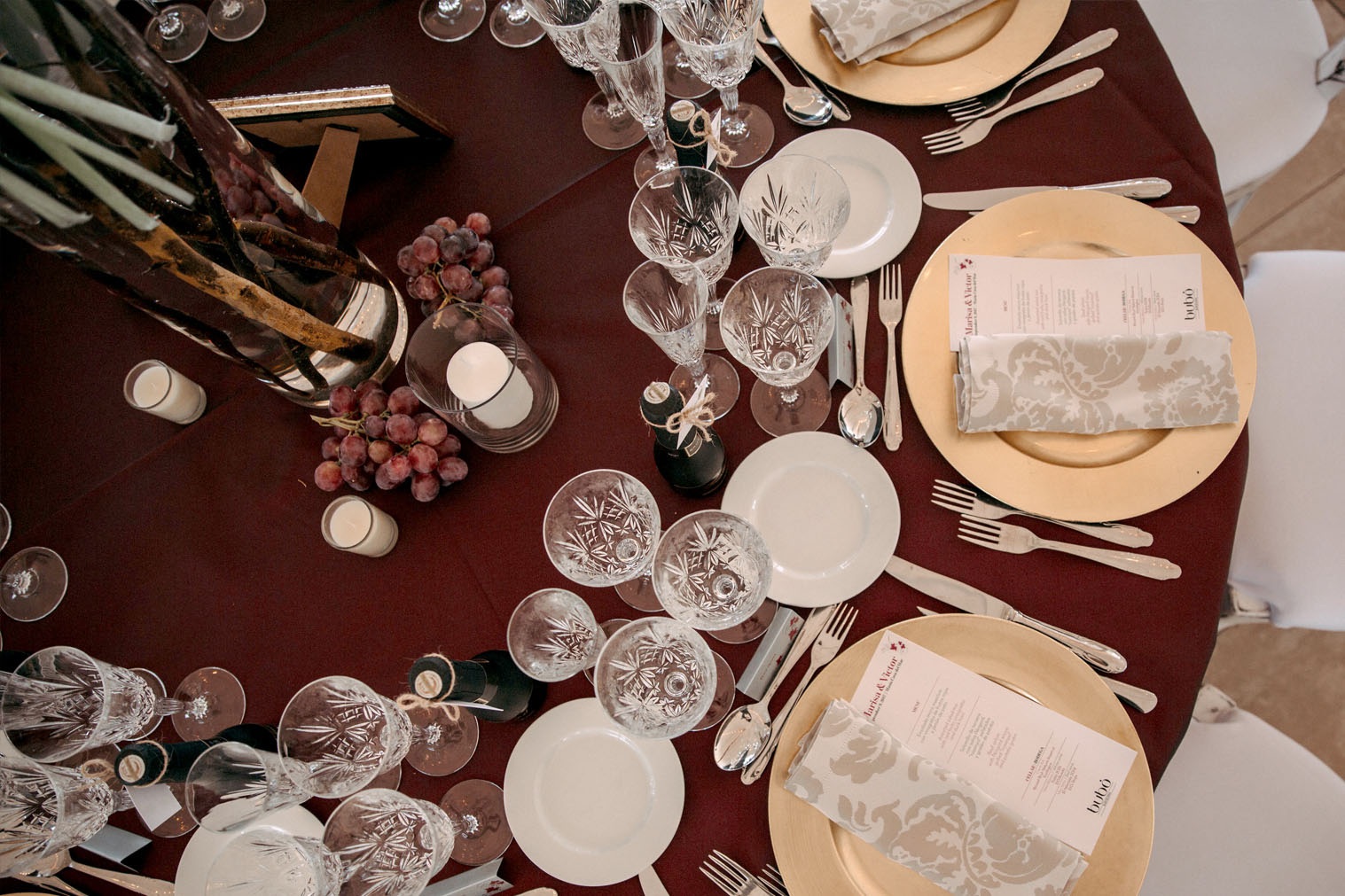 white-red-wedding