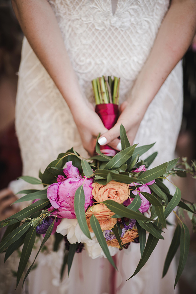 flowers-bride-jewish-wedding